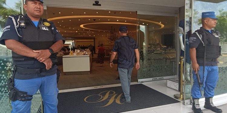 Tras explosión en Altabrisa, reabre Palacio de Hierro en Villahermosa