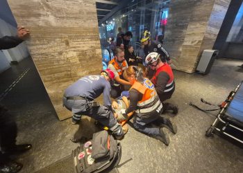 Caída de elevador en Plaza Mitikah deja dos heridos; evacúan el centro comercial