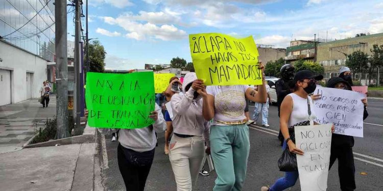 Trabajadoras sexuales protestan por pérdidas económicas causadas por nueva ciclovía