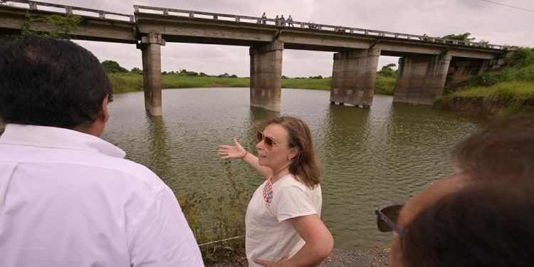 Riesgo atendido, gobernadora Rocío Nahle reconstruirá el puente El Mostal