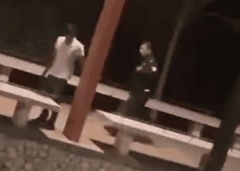 Policía es señalado por presunto robo de celular en el malecón de Gaviotas