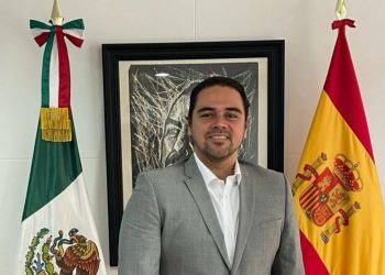 Enrique Baños turistea por el Mundo con dinero de la UT Cancún, derrocha mdp de recursos públicos
