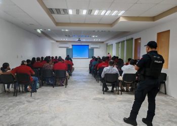 SPSC imparte taller a motociclistas en Ciudad del Carmen para fomentar la seguridad vial