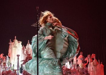 Florence + The Machine anuncia nuevo álbum para Halloween