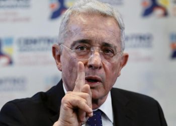 Álvaro Uribe, expresidente de Colombia, condenado a 12 años de prisión domiciliaria por fraude y soborno