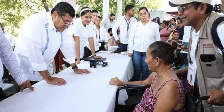 Gobernador anuncia entrega gratuita de equipos auditivos en Jalpa de Méndez