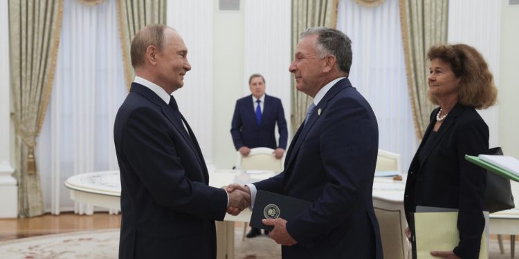 El Kremlin confirma preparativos para reunión entre Putin y Trump