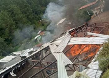 Explosión de pipa en ferretería provoca daños en viviendas y vehículos en Tlaltzala