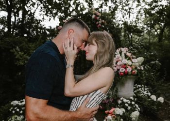 Taylor Swift y Travis Kelce anuncian su compromiso y sorprenden a sus fans