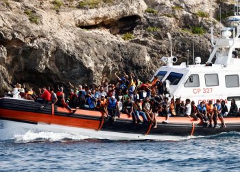 Tragedia en el Mediterráneo: naufragio frente a Lampedusa deja al menos 20 muertos y decenas de desaparecidos