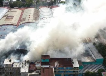 Se registra incendio en fábrica de colchones en Iztacalco; reportan saldo blanco