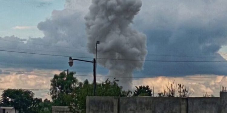 Explosión en polvorín de Puebla deja varios muertos y heridos