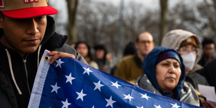Gobierno de Trump reporta más de 300 mil arrestos de indocumentados en primeros seis meses de 2025