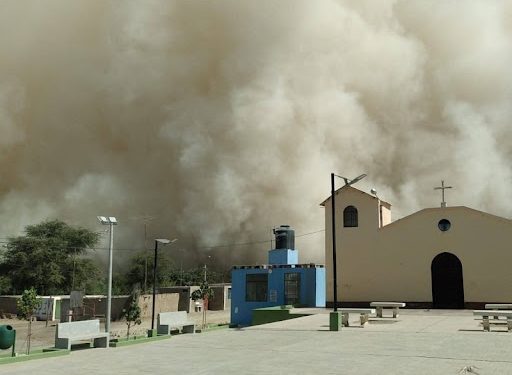 Impactante tormenta de arena azota a Perú