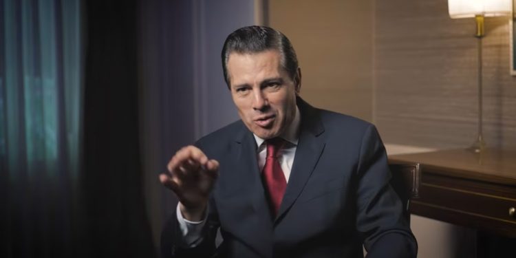 Peña Nieto reaparece en documental y respalda versión oficial sobre Ayotzinapa