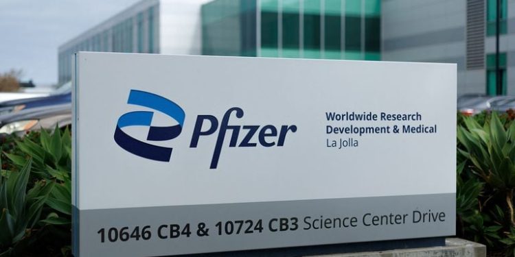 Pfizer acuerda con Trump reducir precios de medicamentos para Medicaid
