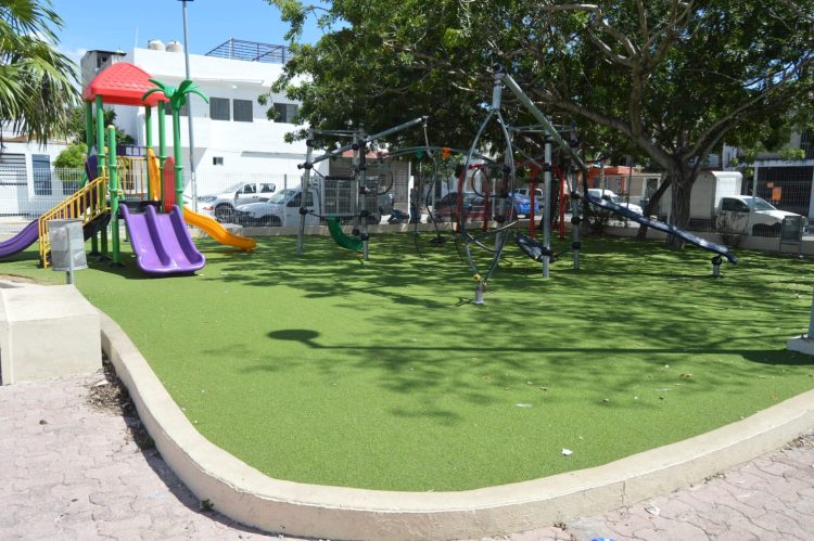 Gobierno de Estefanía Mercado avanza en la recuperación de parques y domos en Playa del Carmen