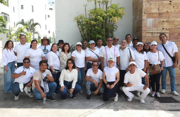 Enrique Baños intenta vender respaldo ciudadano en redes a costa de presupuesto de la UT Cancún, acarreo masivo pagado con recursos públicos