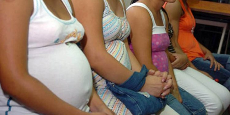 Salud activa protocolos ante aumento de embarazos en menores en Tabasco