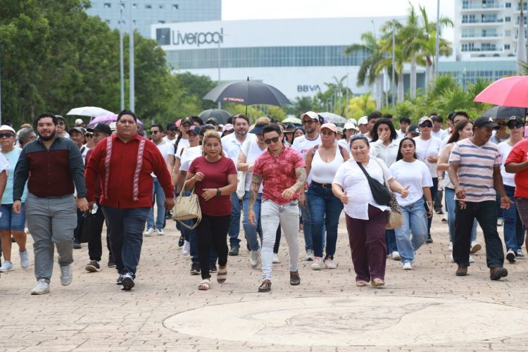Enrique Baños intenta vender respaldo ciudadano en redes a costa de presupuesto de la UT Cancún, acarreo masivo pagado con recursos públicos