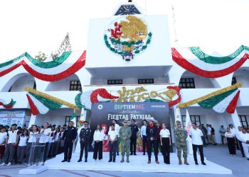 Inicia Ana Paty Peralta festejos patrios en Cancún