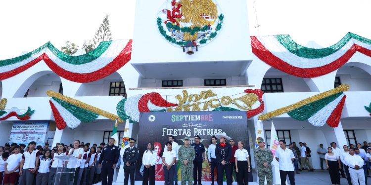 Inicia Ana Paty Peralta festejos patrios en Cancún