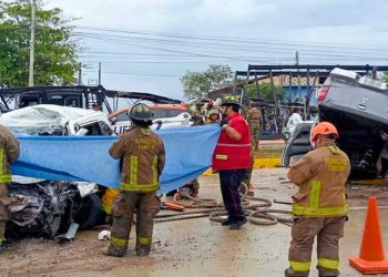 Accidente en bulevar Colosio de Cancún deja cinco personas fallecidas
