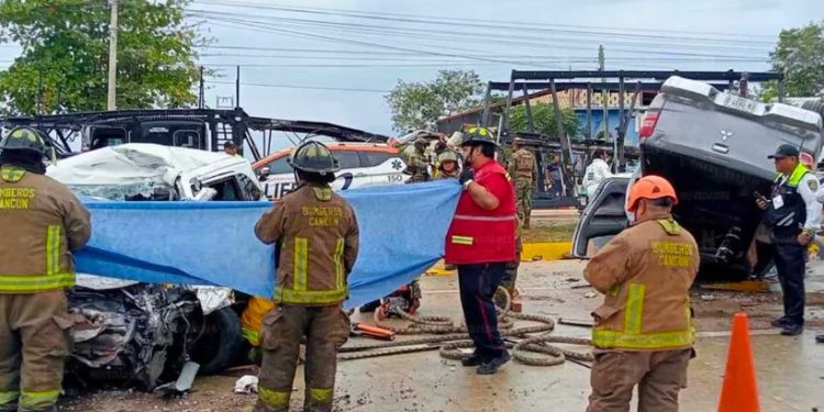 Accidente en bulevar Colosio de Cancún deja cinco personas fallecidas