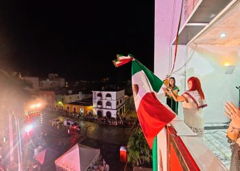 Layda Sansores dio el grito de independencia y vitoreó a los héroes y heroínas que nos dieron patria y libertad