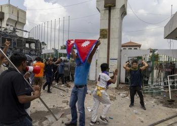 Nepal en crisis: revueltas juveniles provocan 25 muertos, caída del Gobierno y ataques a líderes políticos