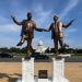 Retiran escultura satírica de Trump y Epstein frente al Capitolio en Washington