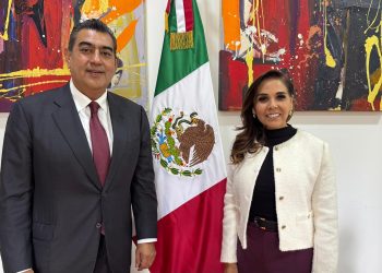 Mara Lezama y Sergio Salomón Céspedes fortalecen servicios migratorios para proteger el turismo en Quintana Roo