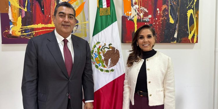 Mara Lezama y Sergio Salomón Céspedes fortalecen servicios migratorios para proteger el turismo en Quintana Roo