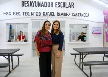 Entrega Mara Lezama desayunador transformado en la secundaria técnica 20 “Rafael Ramírez Castañeda” en Cancún
