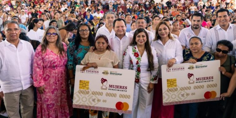 Inicia entrega de tarjetas «Elvia Carrillo Puerto» para madres autónomas de Yucatán