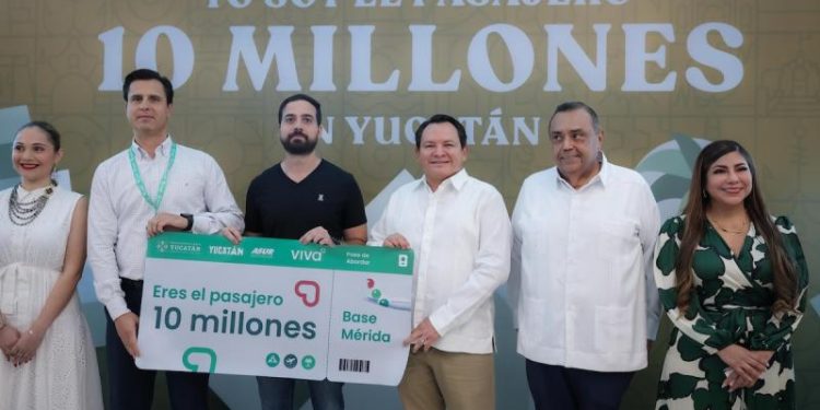 Celebran al pasajero 10 millones de Viva Aerobús en Yucatán y anuncian vuelo directo a Los Ángeles