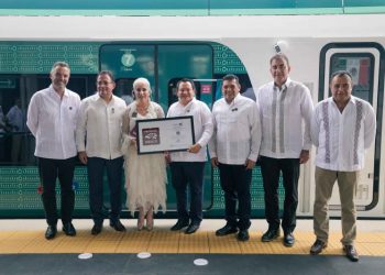Gobernador Joaquín Díaz Mena atestigua entrega del distintivo «Hecho en México» al Tren Maya