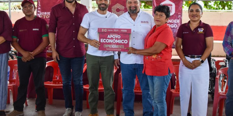 Respaldo a familias de Palizada con apoyos de programas sociales y productivos