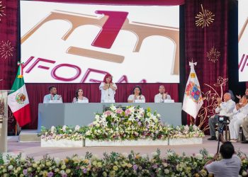 Layda Sansores atestiguó el Primer Informe de Claudeth Sarricolea Castillejo alcaldesa de Champotón