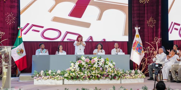 Layda Sansores atestiguó el Primer Informe de Claudeth Sarricolea Castillejo alcaldesa de Champotón