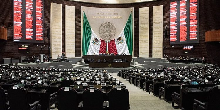 Diputados amplían vigencia de patentes en reforma a Ley Aduanera