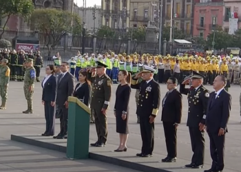 Sheinbaum encabeza homenaje a víctimas de los sismos de 1985 y 2017 en el Zócalo