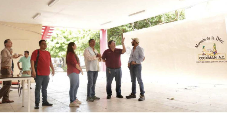 Autoridades municipales y locatarios revisan detalles de la remodelación del Mercado de la Diez