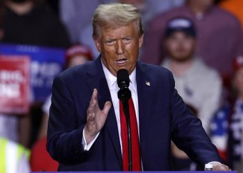 Trump iniciará en octubre la renegociación del T-MEC con México y Canadá