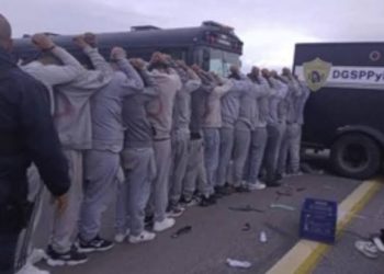 Trasladan a 30 reos de Sinaloa a penal federal en Chiapas; serían miembros del Cártel de Sinaloa