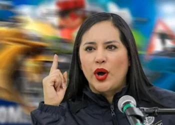 Sandra Cuevas desata polémica por portar un collar Cartier de 775 mil pesos durante transmisión en vivo