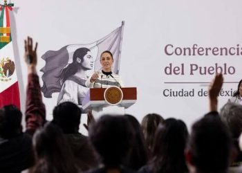 Sheinbaum responde a críticas y afirma que Kenia López Rabadán “ya anda futureando”