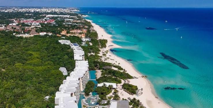 Hoteleros y ayuntamiento de Playa del Carmen logran acuerdo para renegociar el pago de predial