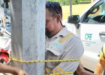 Pobladores de Dzemul amarran a trabajador de la CFE en protesta por apagón de 12 horas