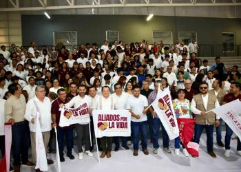 Díaz Mena inaugura espacio de diálogo juvenil sobre salud mental